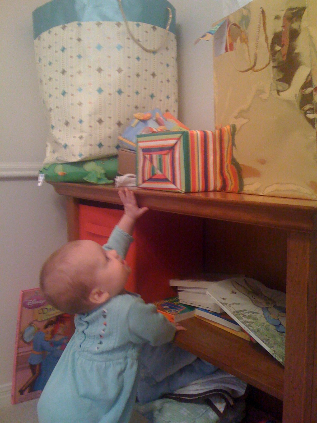 Presents photo 1
